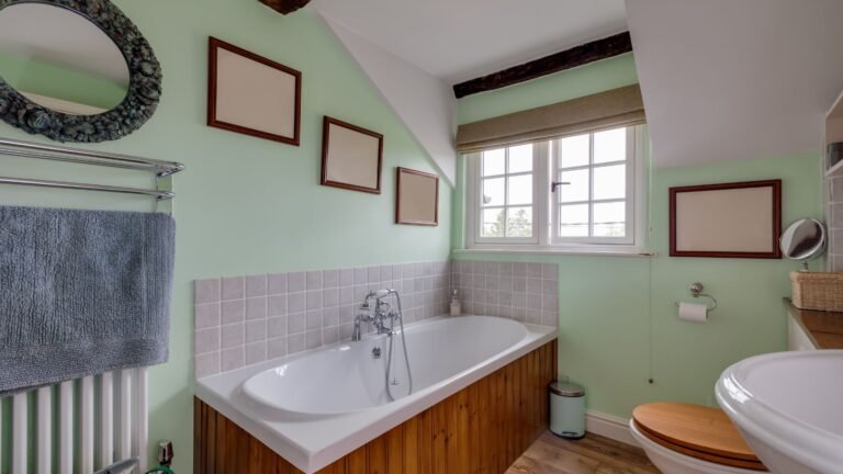 How much does it cost to renovate a bathroom in Hamilton (9)