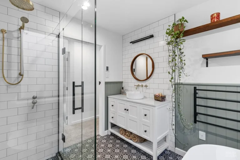 house-of-the-year-symphony-builders-hamilton-bathroom-with-shower